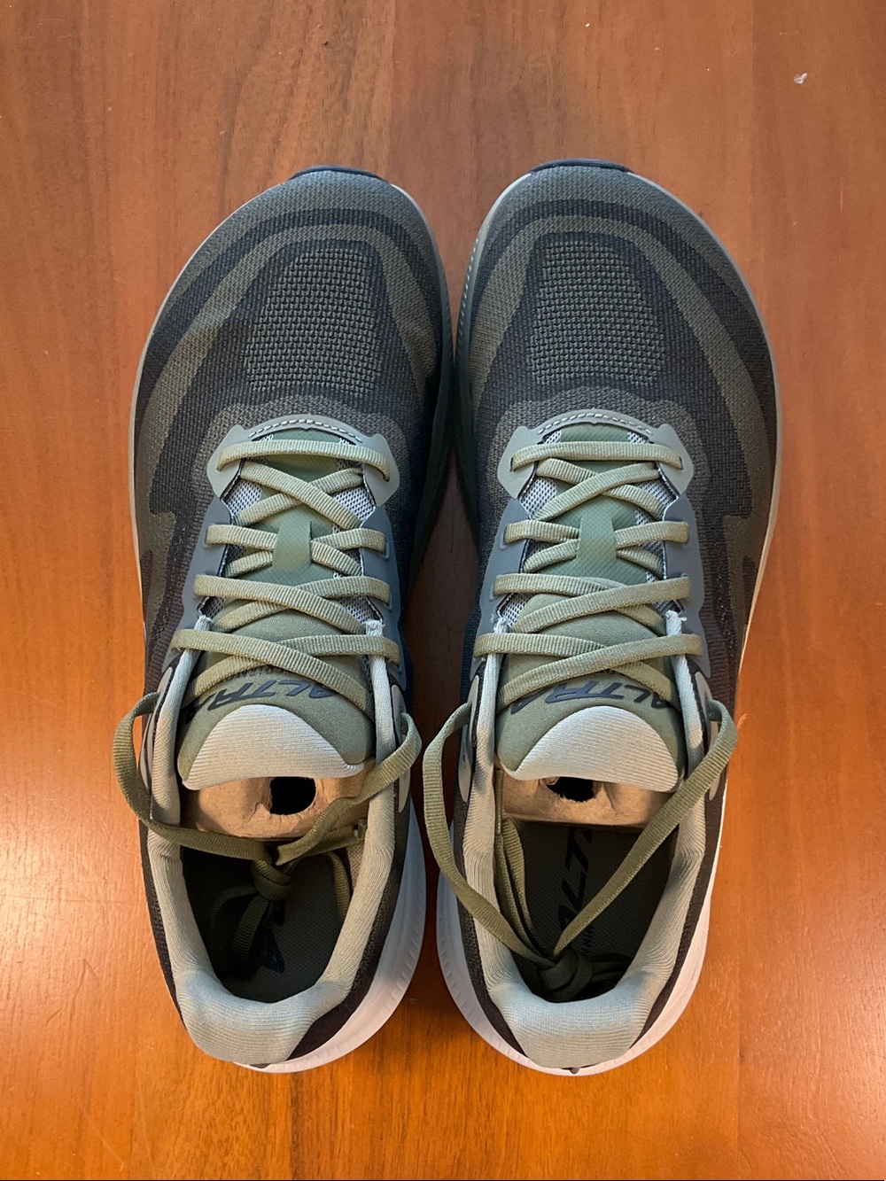 Altra Men's Olive Green and Black Running Shoes - Picture 3 of 4